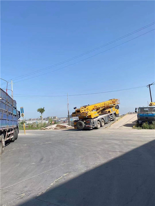 铜陵市25吨吊车的租赁价格大概是多少？