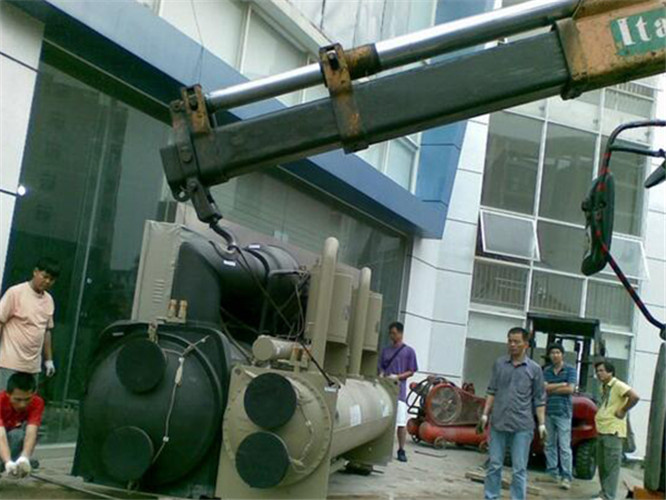 铜陵市随车吊和汽车吊的核心区别是什么？哪种更省钱？