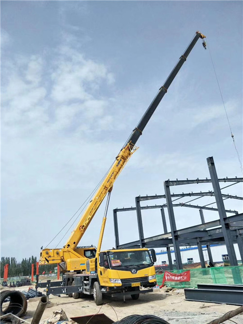 铜陵市超高层建筑钢结构吊装案例
